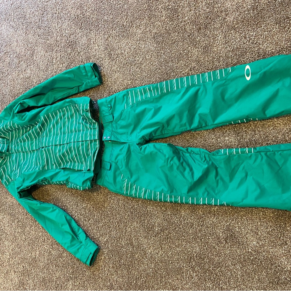 Oakley snowboard/skiing suit